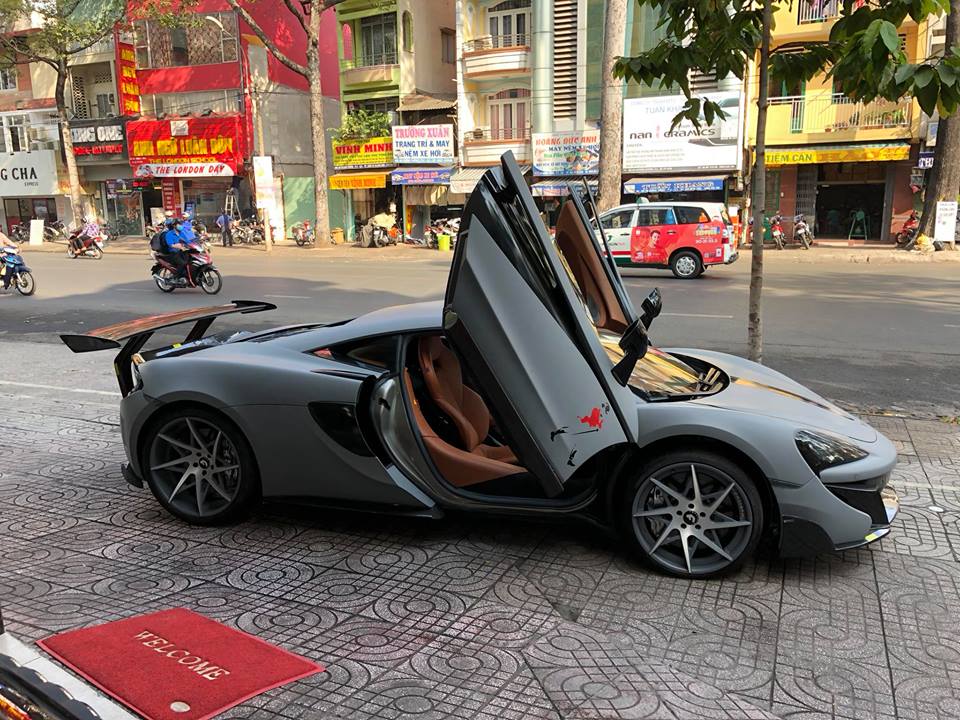 McLaren 570S 