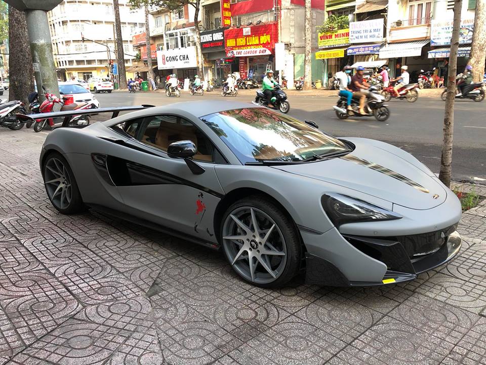 McLaren 570S 