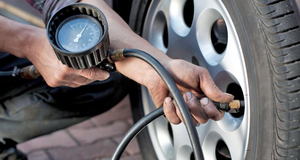 Mùa nóng, lái xe ô tô cũng cực khổ không thua xe máy