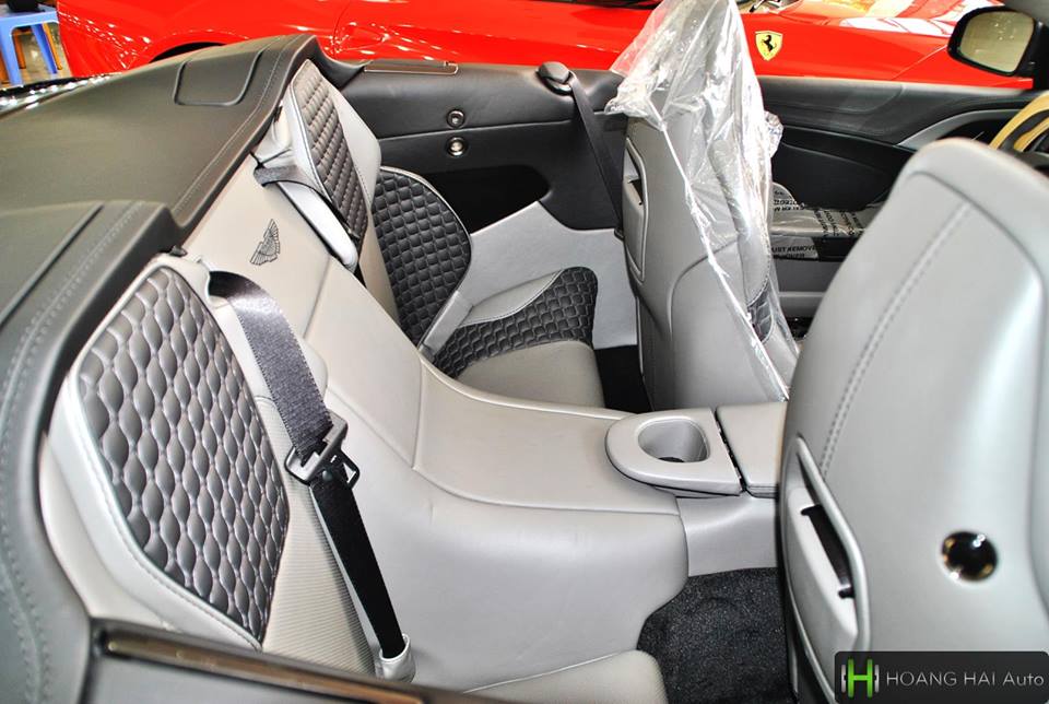 Aston Martin Vanquish mui trần
