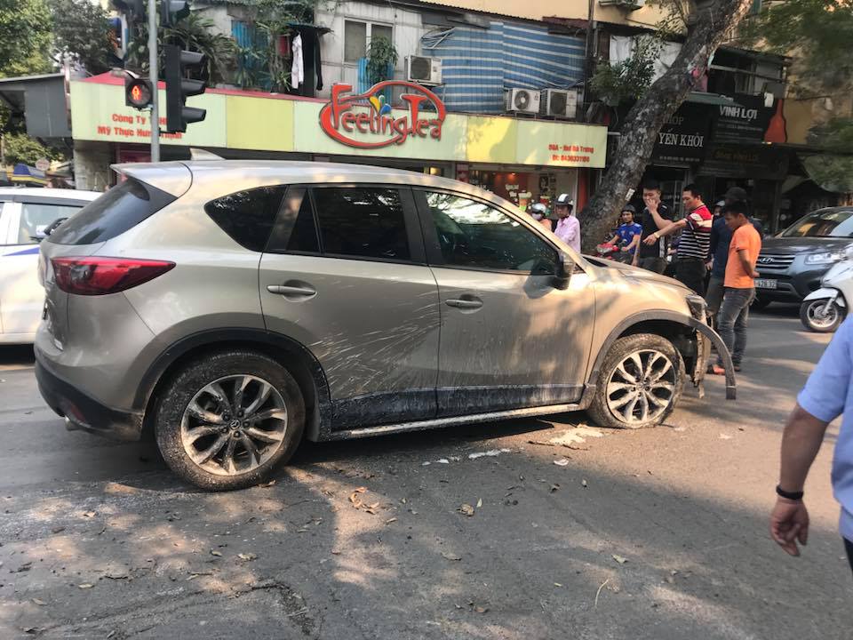 Mazda CX-5 gây tai nạn Mazda CX-5 gây tai nạn