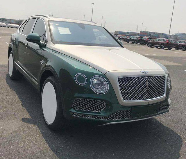 Bentley Bentayga màu độc. Bentley Bentayga màu độc.
