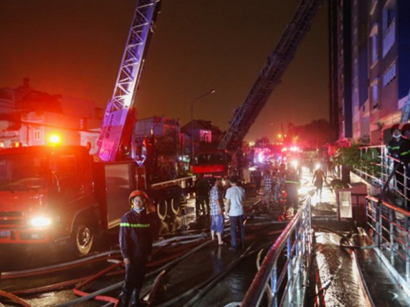 Cháy chung cư Carina: Ngọn lửa bốc cháy từ xe Attila Cháy chung cư Carina: Ngọn lửa bốc cháy từ xe Attila