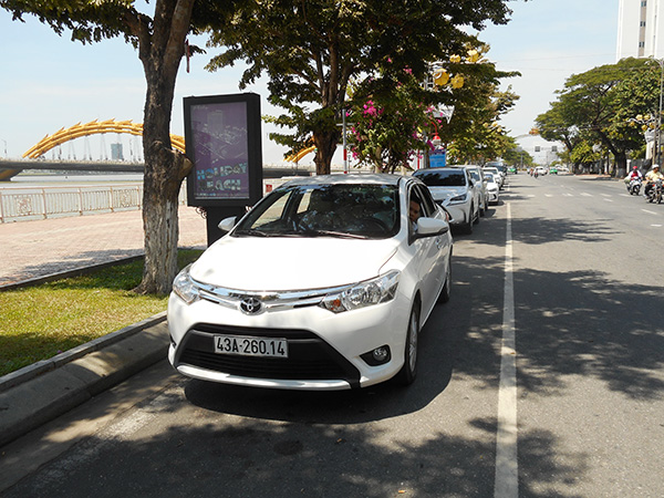 Đà Nẵng: Mở rộng diện tích đỗ xe ô tô trên đường?