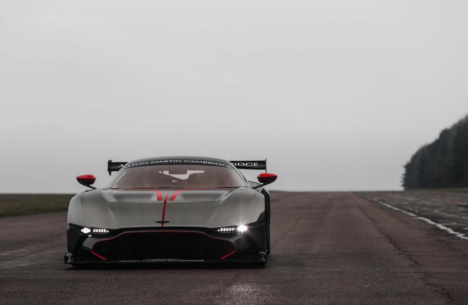 Offline siêu xe của hội nhà giàu Anh quốc