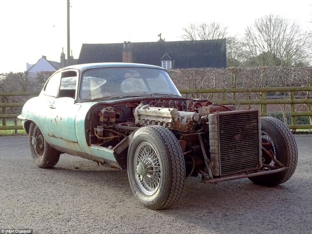 Chiếc ô tô sắt vụn của thợ xây được đấu giá hơn 1,3 tỷ Đồng