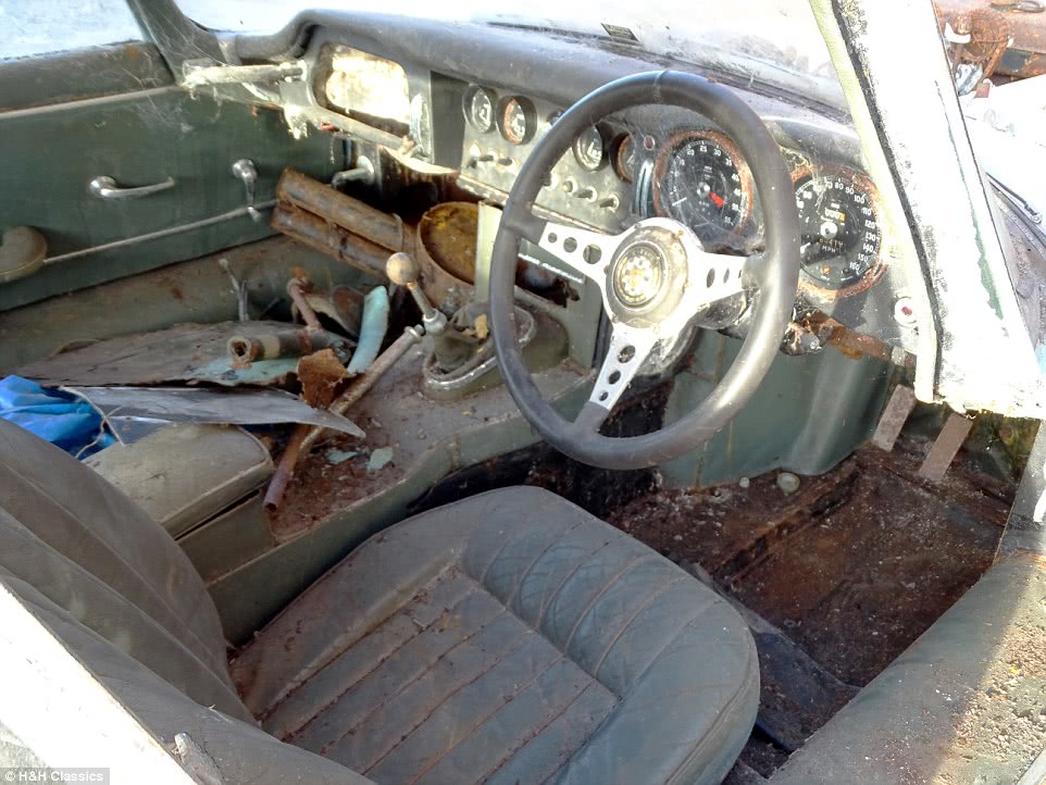 Chiếc ô tô sắt vụn của thợ xây được đấu giá hơn 1,3 tỷ Đồng