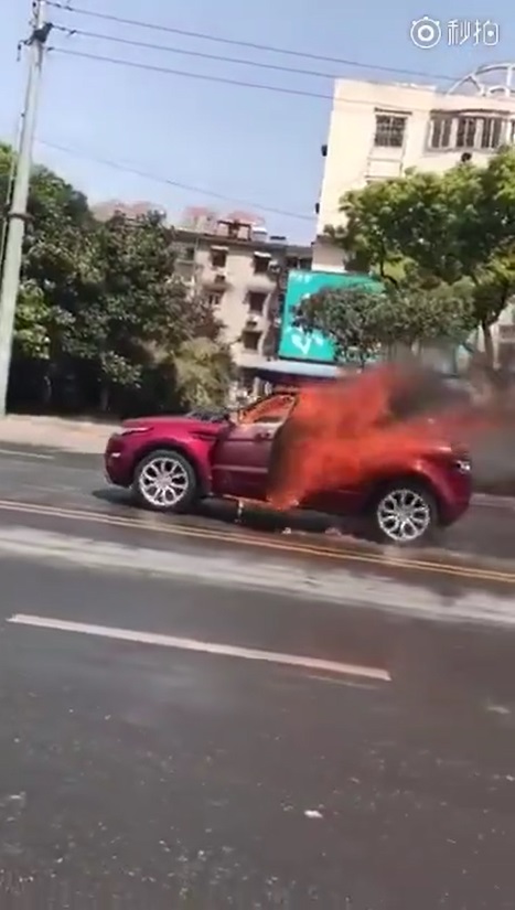 Range Rover Evoque cháy