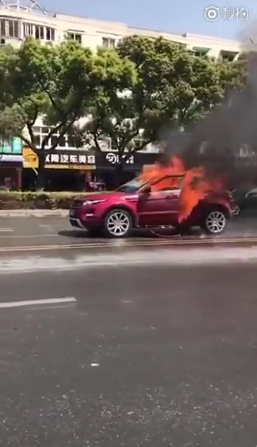Range Rover Evoque cháy