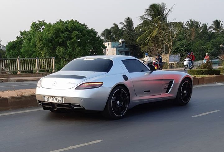 Mercedes-Benz SLS AMG