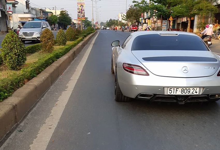 Mercedes-Benz SLS AMG