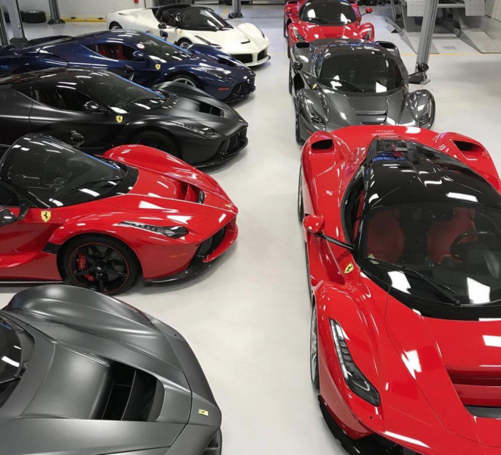 Dàn Ferrari LaFerrari nổi bật với nhiều màu sắc.