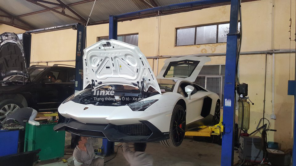  Lamborghini Aventador 