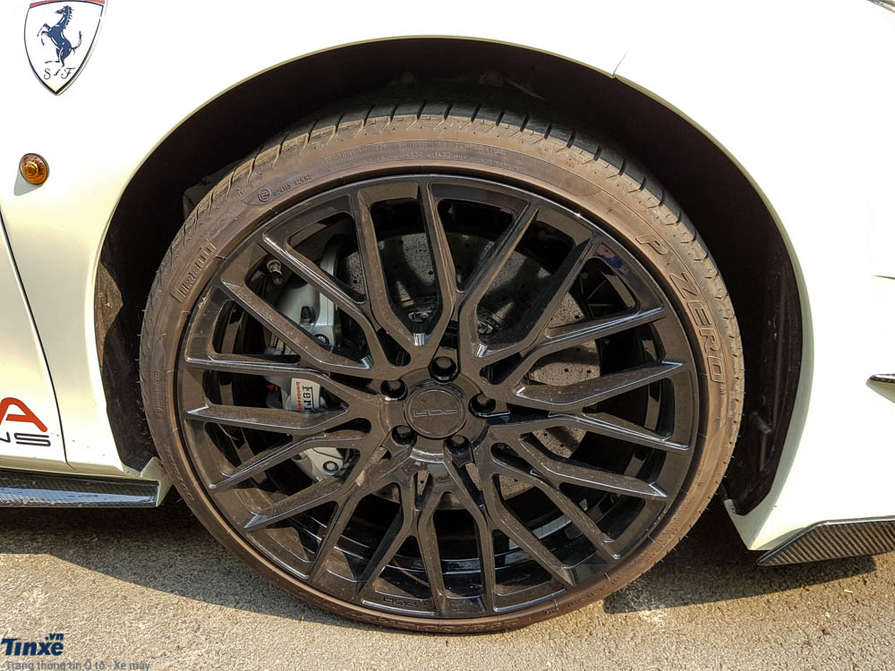 Ferrari 488 GTB độ body kit Misha