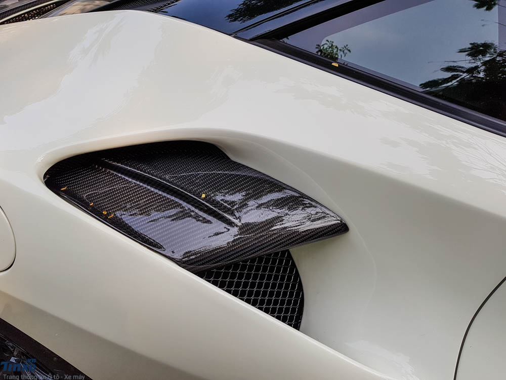 Ferrari 488 GTB độ body kit Misha