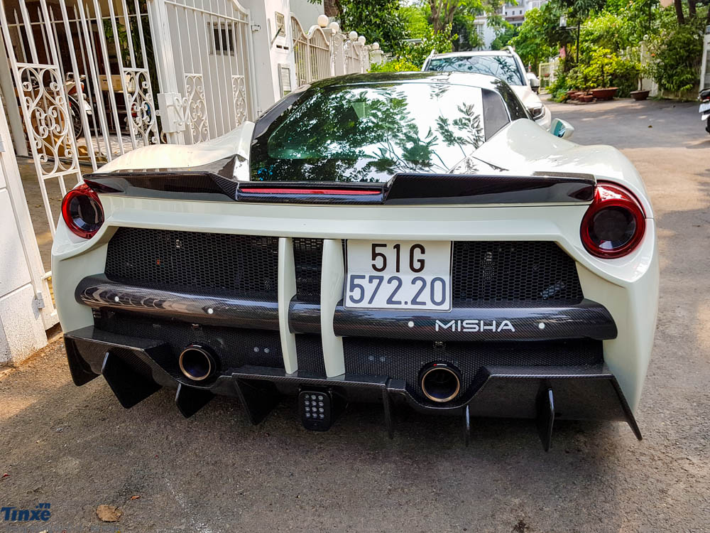Ferrari 488 GTB độ body kit Misha