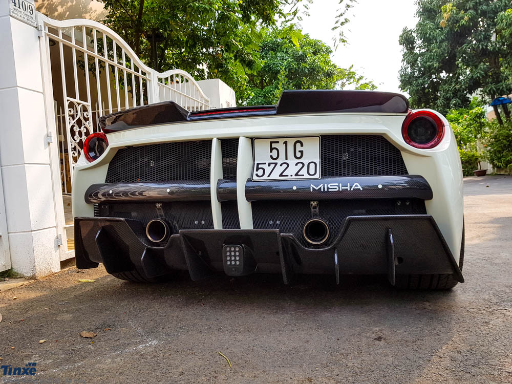 Ferrari 488 GTB độ body kit Misha
