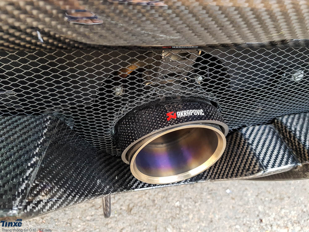 Ferrari 488 GTB độ body kit Misha