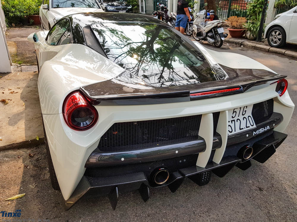 Ferrari 488 GTB độ body kit Misha