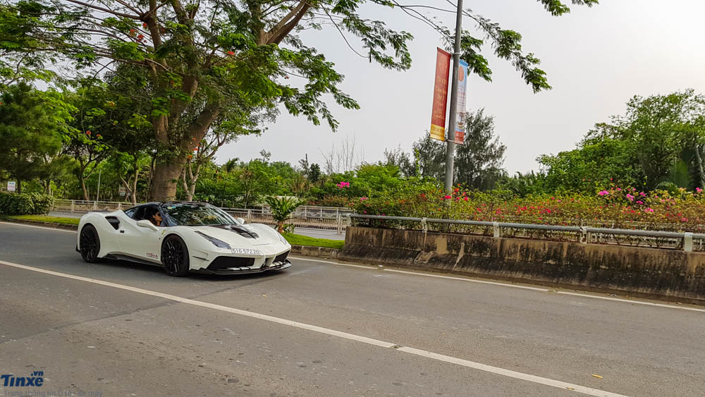 Ferrari 488 GTB độ body kit Misha