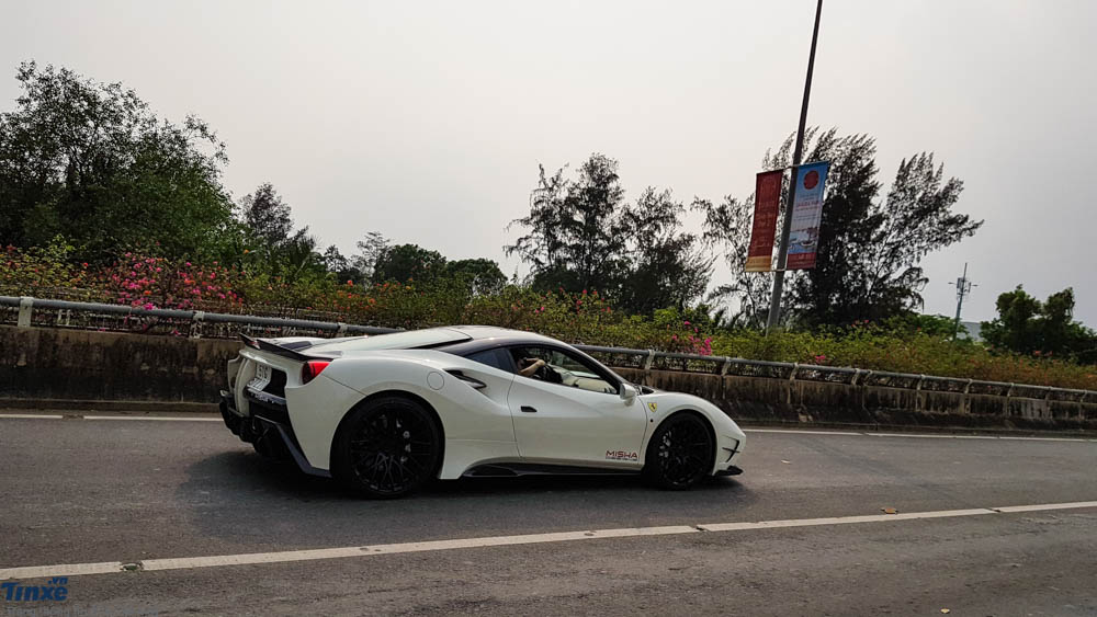 Ferrari 488 GTB độ body kit Misha