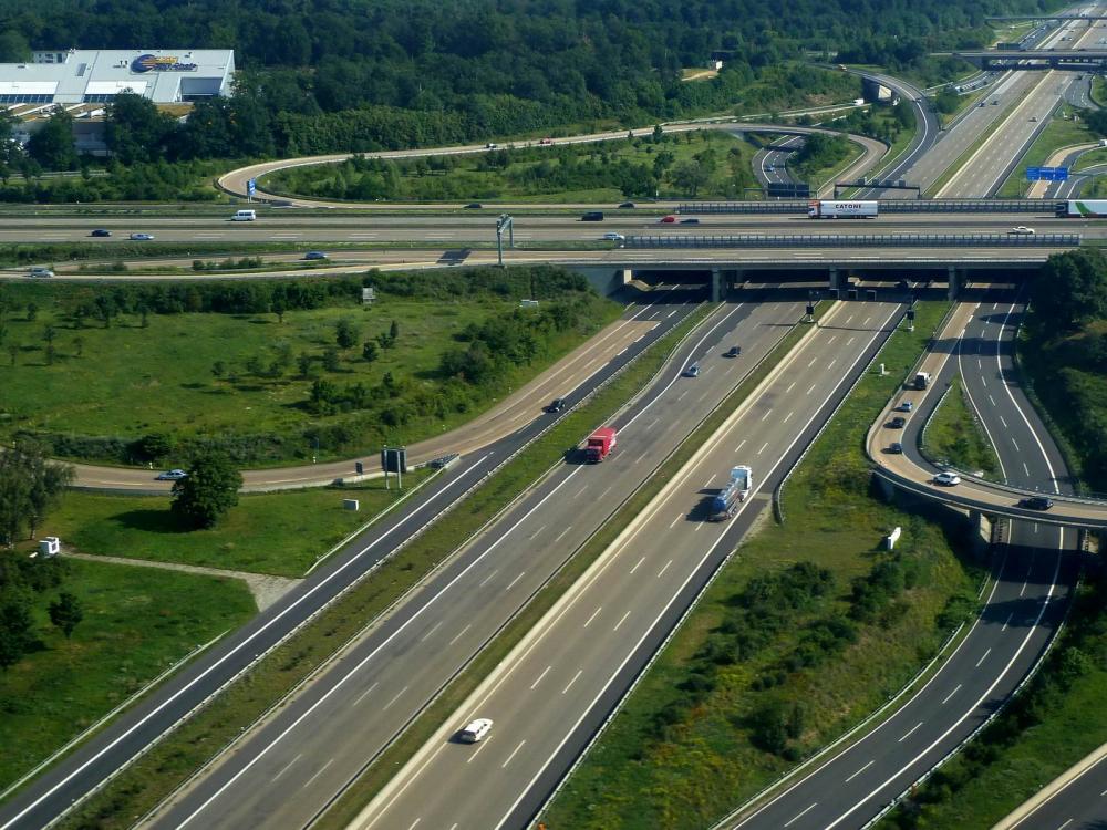 Xe hơi lưu thông trên cao tốc liên bang của Đức không bị thu phí Xe hơi lưu thông trên cao tốc liên bang của Đức không bị thu phí