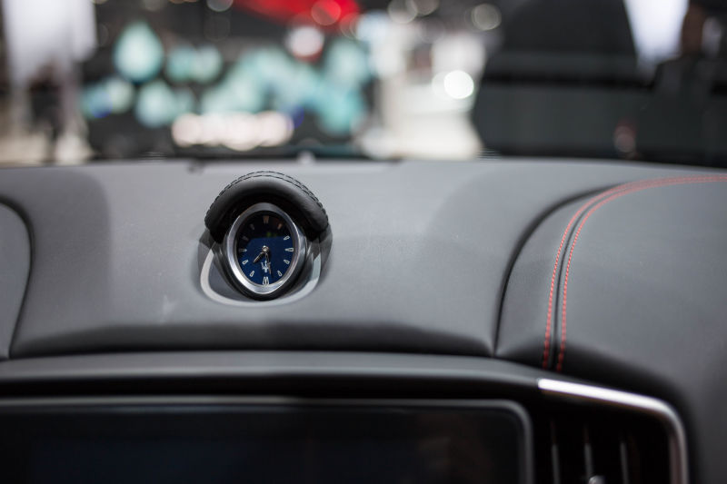 xe có đồng hồ analog