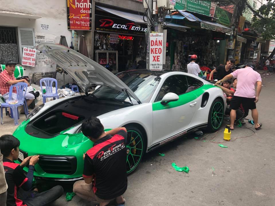 Porsche 911 Turbo S đi đua xe Thái