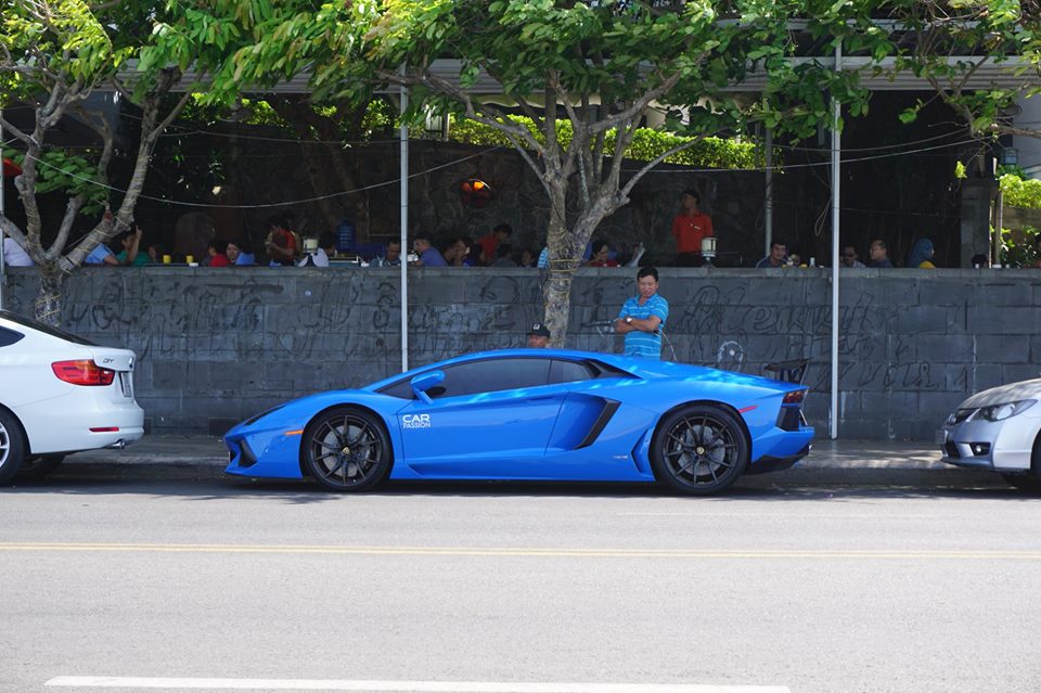 Lamborghini Aventador LP700-4 màu xanh Lemans Lamborghini Aventador LP700-4 màu xanh Lemans