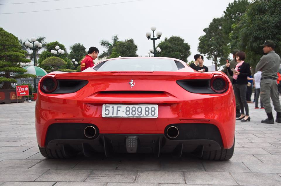 Ca sĩ Tuấn Hưng lái siêu xe Ferrari 488 GTB dự đại hội mô tô Hải Dương Ca sĩ Tuấn Hưng lái siêu xe Ferrari 488 GTB dự đại hội mô tô Hải Dương