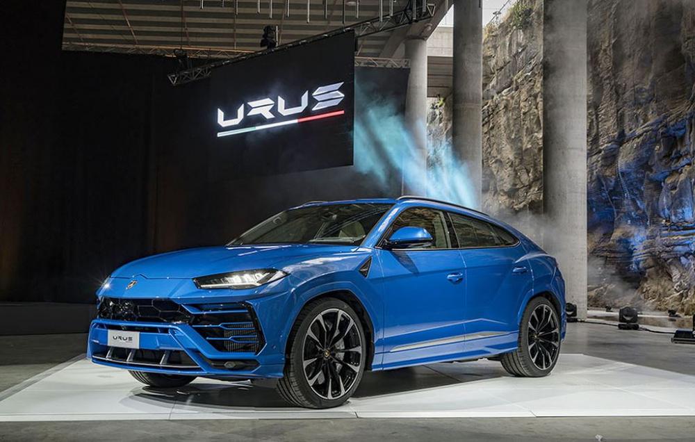 Lamborghini Urus màu xanh dương