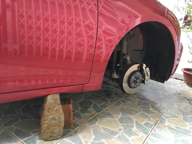 Trộm bánh xe ô tô liên tiếp diễn ra ở Đà Lạt Trộm bánh xe ô tô liên tiếp diễn ra ở Đà Lạt