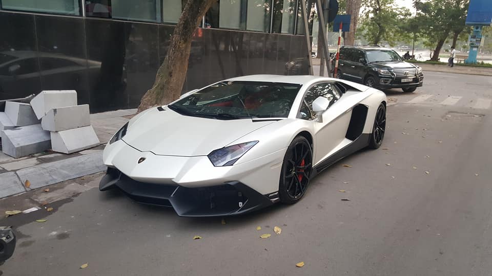 Lamborghini Aventador độ body kit LP720-4 50º Anniversario tái xuất tại Hà Nội