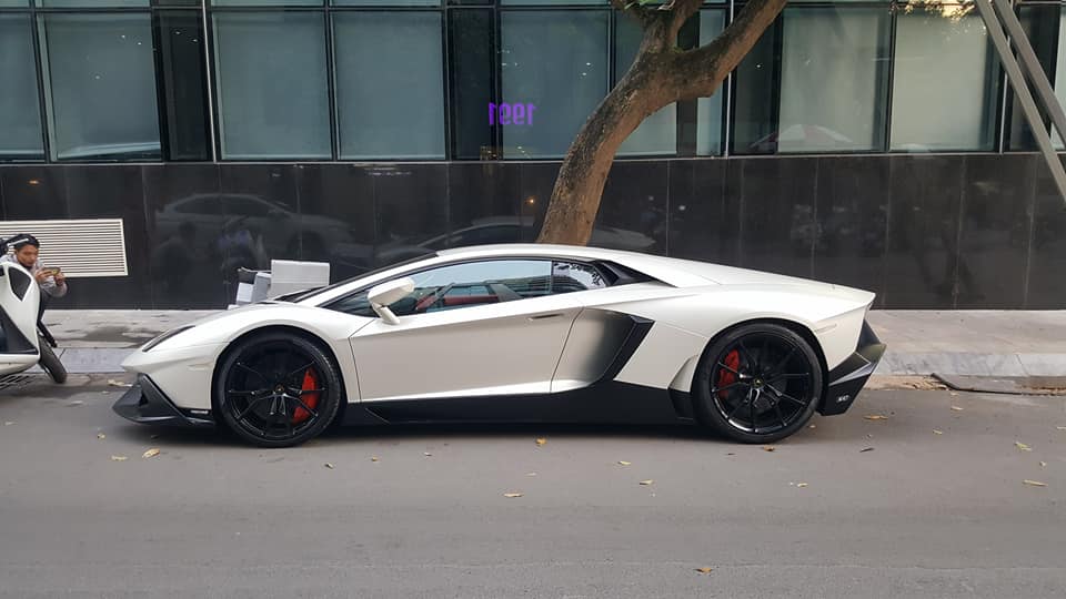 Lamborghini Aventador độ body kit LP720-4 50º Anniversario tái xuất tại Hà Nội