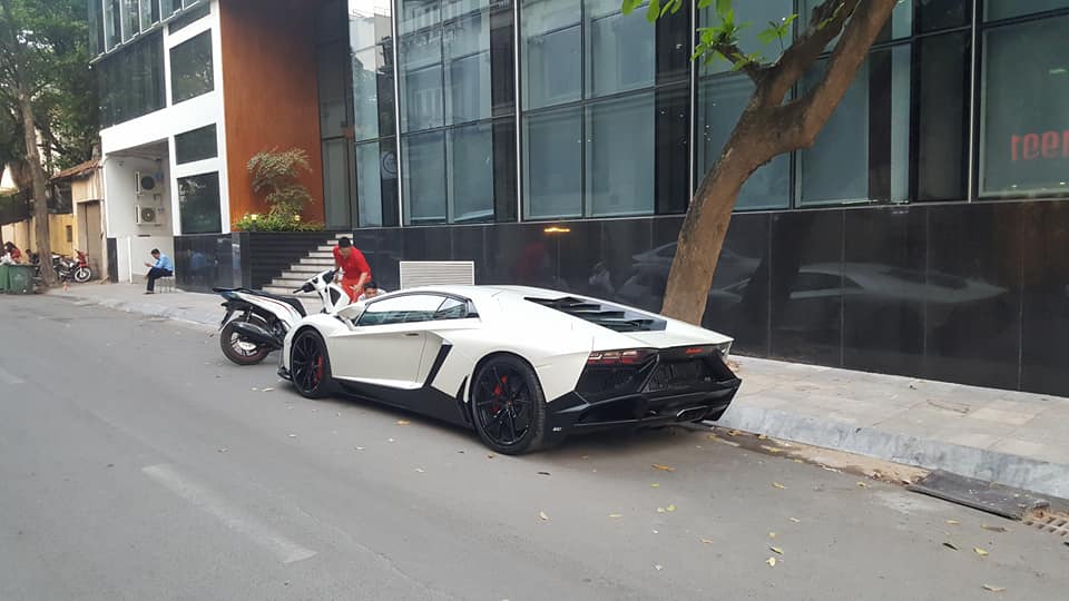 Lamborghini Aventador độ body kit LP720-4 50º Anniversario tái xuất tại Hà Nội