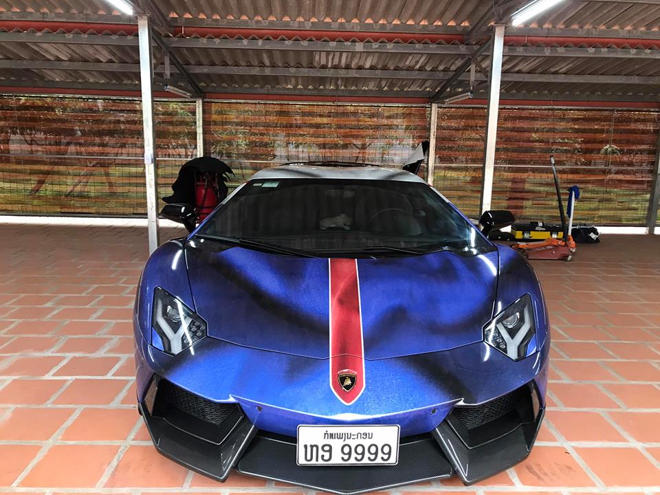 ngat-ngay-voi-bo-ao-sieu-xe-lamborghini-aventador-do-khung-cua-nguoi-viet-sinh-song-tai-lao