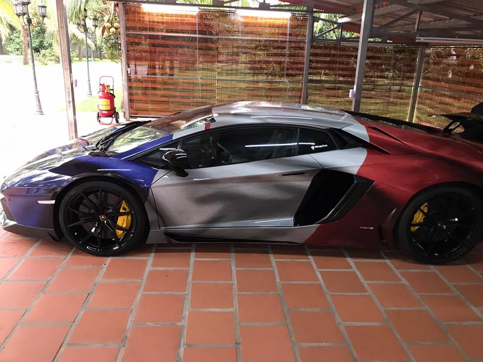 ngat-ngay-voi-bo-ao-sieu-xe-lamborghini-aventador-do-khung-cua-nguoi-viet-sinh-song-tai-lao