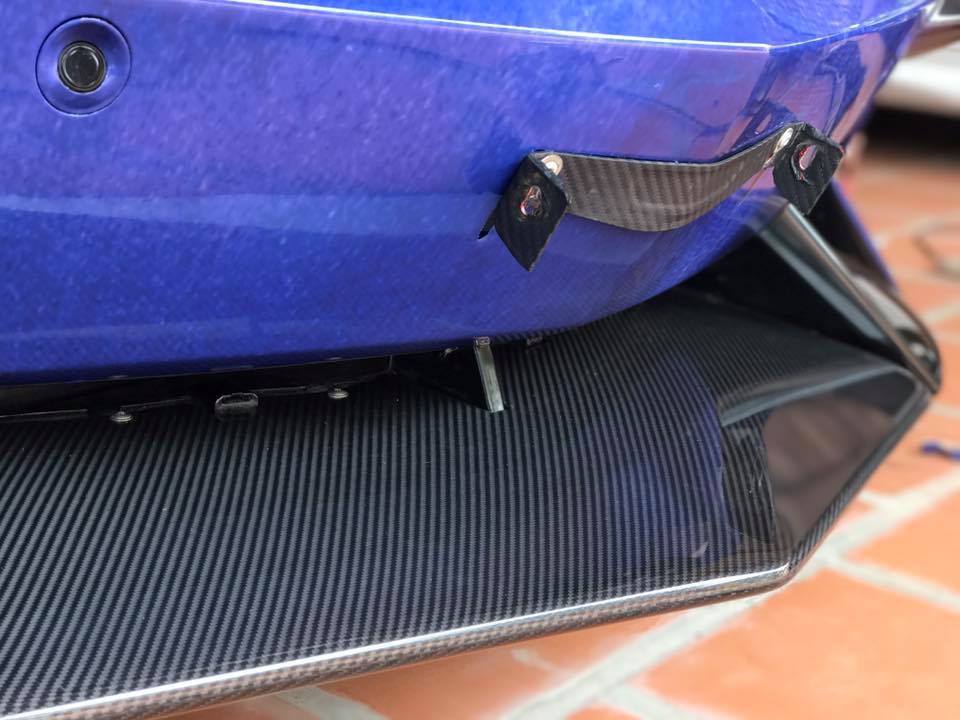 ngat-ngay-voi-bo-ao-sieu-xe-lamborghini-aventador-do-khung-cua-nguoi-viet-sinh-song-tai-lao