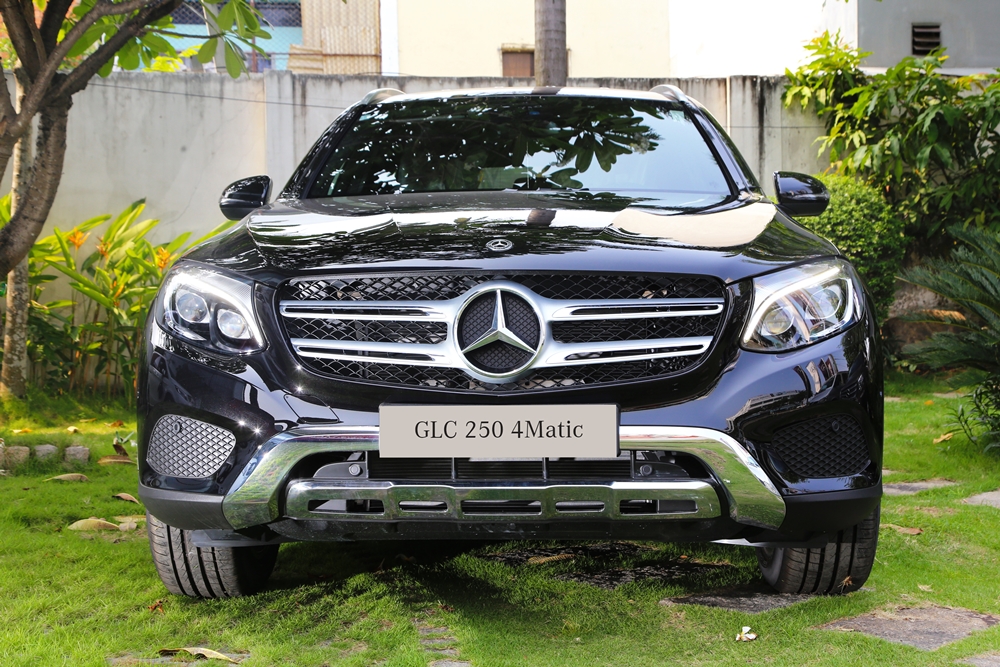 mercedesbenz-glc-250-4matic-co-them-nhieu-trang-bi-moi-gia-ban-ra-1939-ty-dong