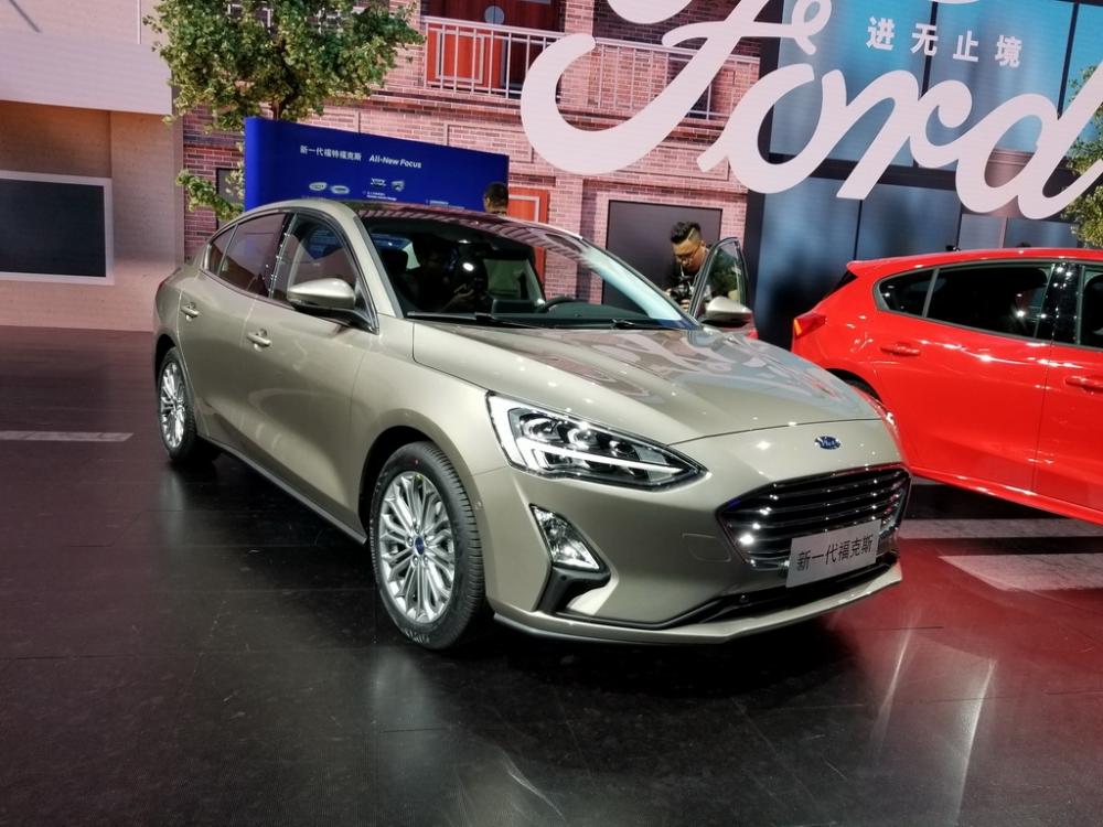ford-focus-sedan-2019