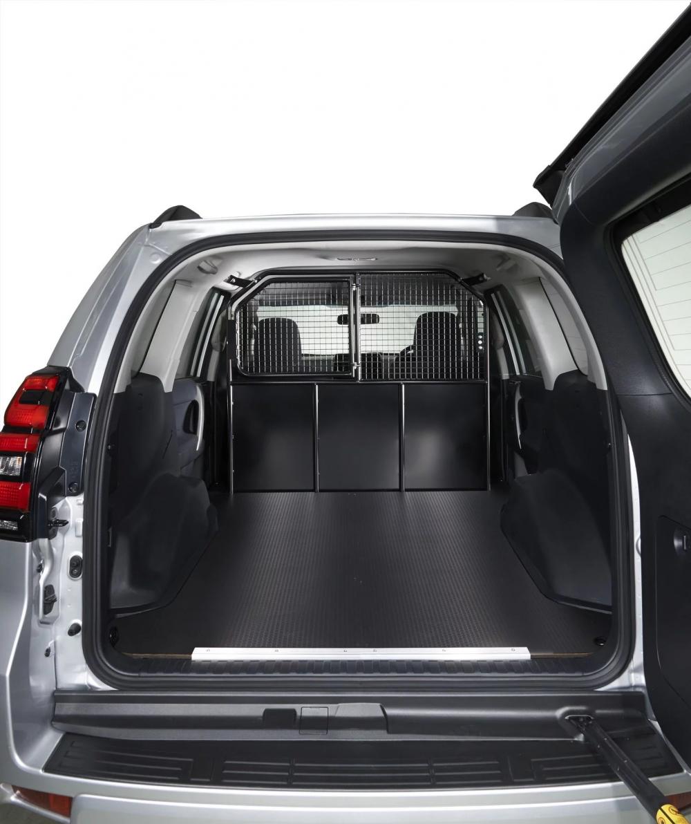 Toyota-Land-Cruiser-Utility-Commercial