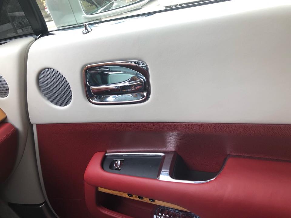 xe-sieu-sang-rollsroyce-wraith-tai-ha-noi-duoc-chu-nhan-cho-ra-bien-so-trang