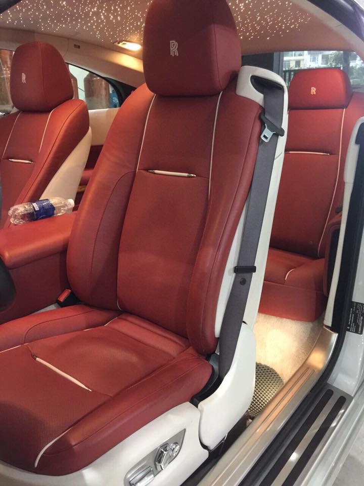 xe-sieu-sang-rollsroyce-wraith-tai-ha-noi-duoc-chu-nhan-cho-ra-bien-so-trang