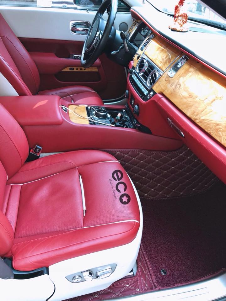 xe-sieu-sang-rollsroyce-wraith-tai-ha-noi-duoc-chu-nhan-cho-ra-bien-so-trang