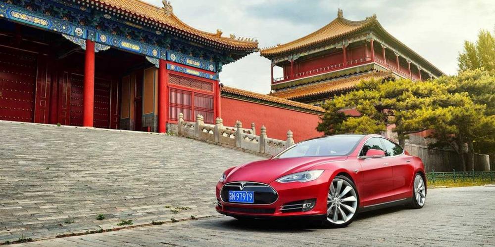Tesla đứng giữa trong cuộc chiến thương mại Mỹ - Trung