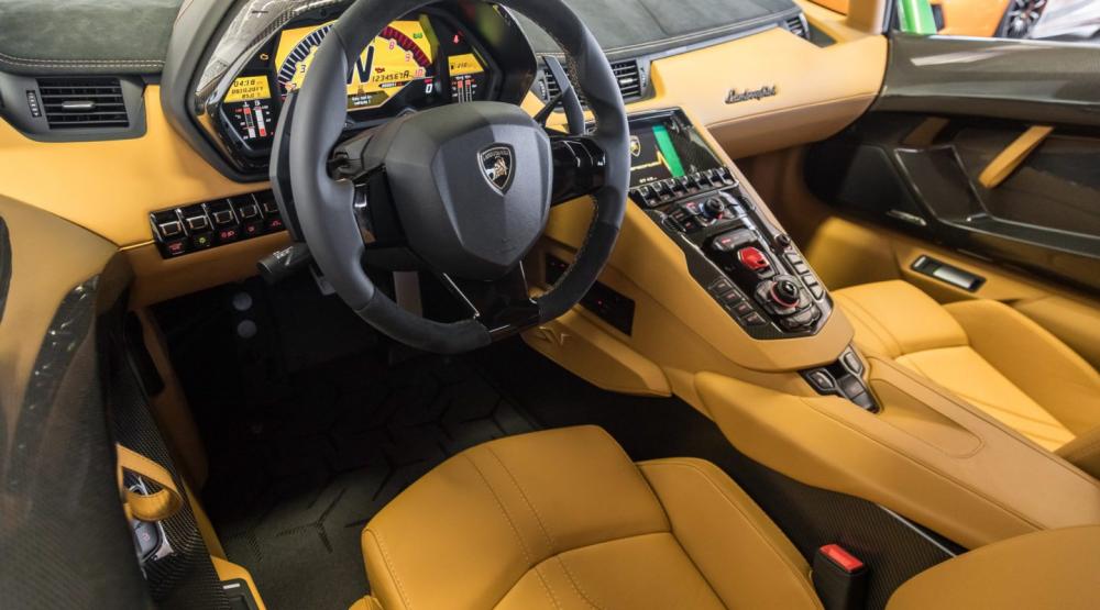 lamborghini-aventador-sv-voi-mau-son-lay-cam-hung-tu-chiec-miura-sv lamborghini-aventador-sv-voi-mau-son-lay-cam-hung-tu-chiec-miura-sv