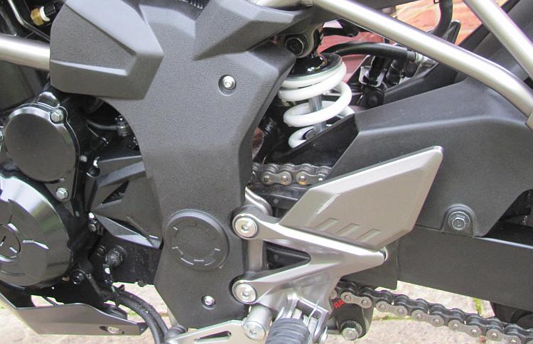 Bộ giảm xóc đơn của Kawasaki Z250 SL Kawasaki-z250-sl