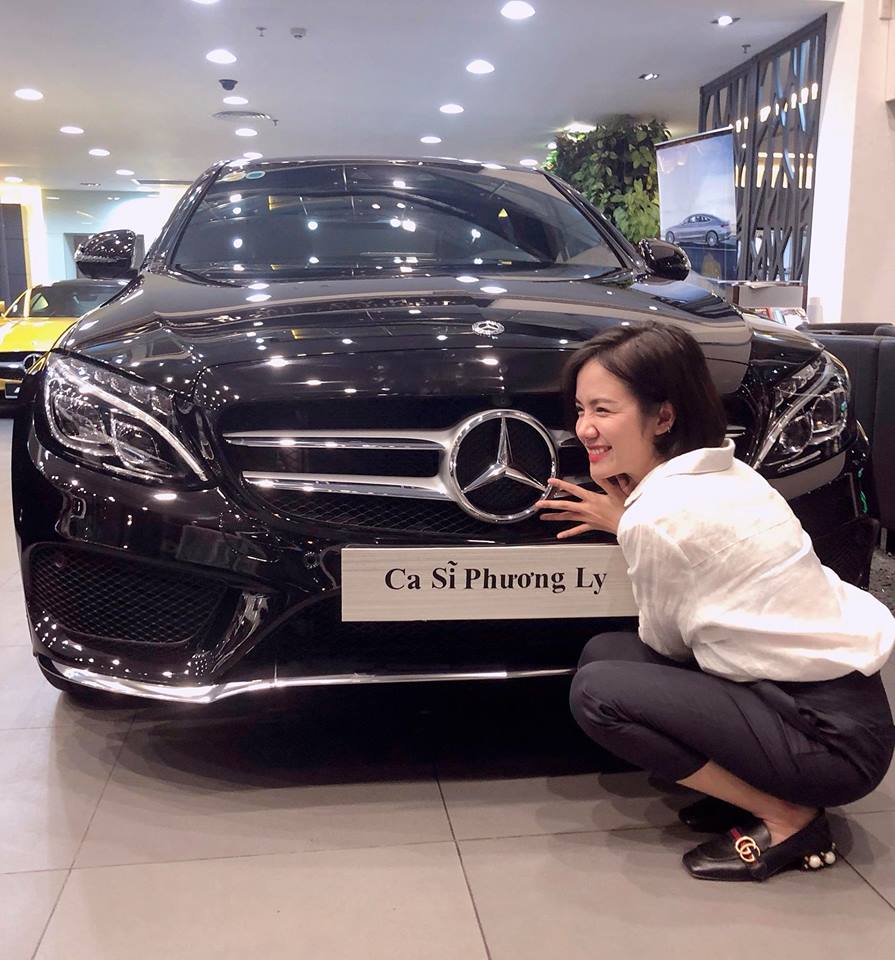 em-gai-ca-si-phuong-linh-tau-mercedesbenz-c300-amg-gan-2-ty-dong
