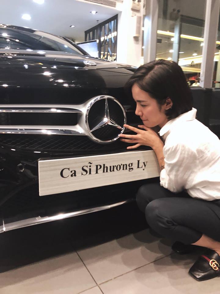 em-gai-ca-si-phuong-linh-tau-mercedesbenz-c300-amg-gan-2-ty-dong