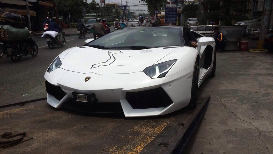 sieu-xe-lamborghini-aventador-mui-tran-bi-an-nhat-viet-nam-duoc-van-chuyen-vao-sai-thanh